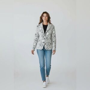 Hammer Wool Blend  Blazer, Textured Fabric 75% wool 25% polyester, pockets